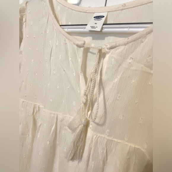 Old Navy ivory clip dot flutter sleeve top - Picture 6 of 7